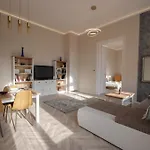 Luxury Across Iconic Building, Central, Ac, Metro 1, Sleeps 6 Lägenhet *