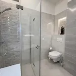 Luxury Across Iconic Building, Central, Ac, Metro 1, Sleeps 6