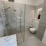 Luxury Across Iconic Building, Central, Ac, Metro 1, Sleeps 6