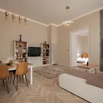 Lägenhet Luxury Across Iconic Building, Central, Ac, Metro 1, Sleeps 6 Budapest