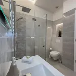 Luxury Across Iconic Building, Central, Ac, Metro 1, Sleeps 6 Budapest