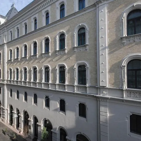 Lägenhet Luxury Across Iconic Building, Central, Ac, Metro 1, Sleeps 6 Budapest