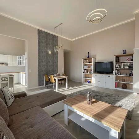 Apartment Luxury Opposite Opera, Central, Ac, Metro 1, Sleeps 6