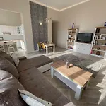 Apartman Luxury Across Iconic Building, Central, Ac, Metro 1, Sleeps 6 Budapest