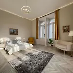 Luxury Across Iconic Building, Central, Ac, Metro 1, Sleeps 6 Budapest