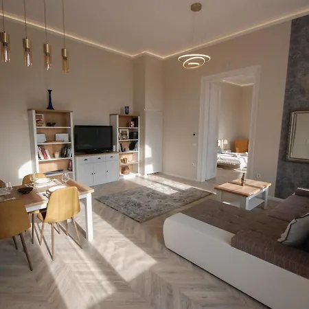 Luxury Opposite Opera, Central, Ac, Metro 1, Sleeps 6 公寓 *