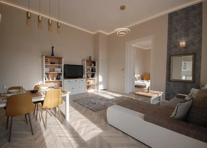 Luxury Across Iconic Building, Central, Ac, Metro 1, Sleeps 6 Appartement *