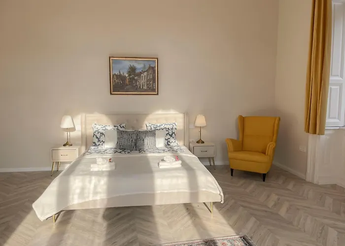 Luxury Across Iconic Building, Central, Ac, Metro 1, Sleeps 6 Appartement *