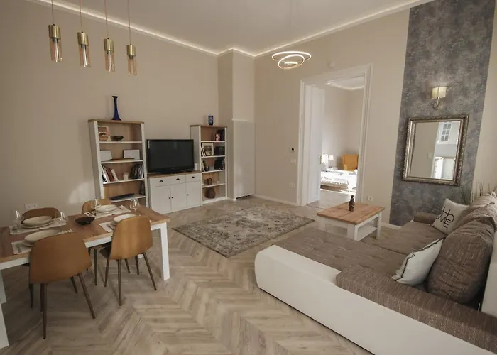 Appartement Luxury Across Iconic Building, Central, Ac, Metro 1, Sleeps 6 *
