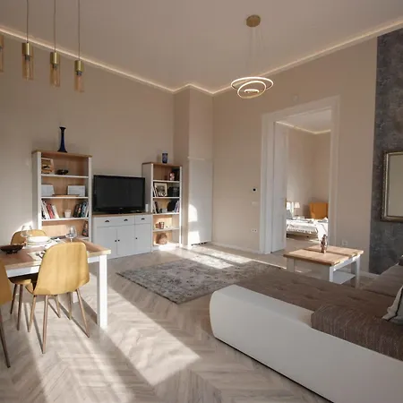 Luxury Across Iconic Building, Central, Ac, Metro 1, Sleeps 6 Апартаменты *