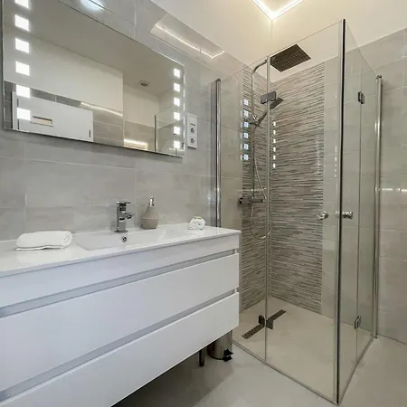 Luxury Across Iconic Building, Central, Ac, Metro 1, Sleeps 6 Апартаменты