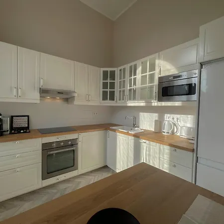 Luxury Across Iconic Building, Central, Ac, Metro 1, Sleeps 6 Апартаменты