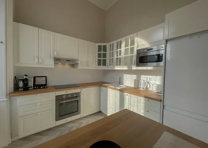 Luxury Across Iconic Building, Central, Ac, Metro 1, Sleeps 6 شقة