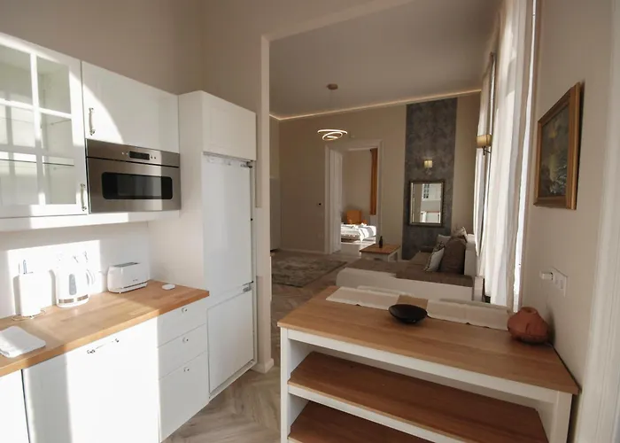 Lägenhet Luxury Across Iconic Building, Central, Ac, Metro 1, Sleeps 6