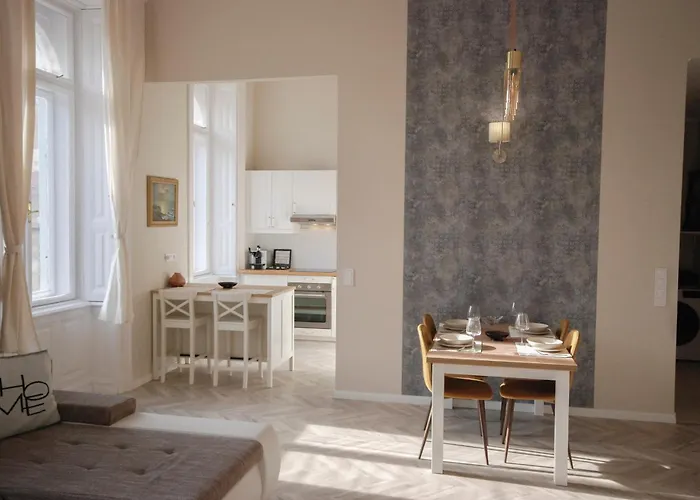 Lägenhet Luxury Across Iconic Building, Central, Ac, Metro 1, Sleeps 6