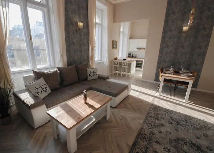 Luxury Across Iconic Building, Central, Ac, Metro 1, Sleeps 6 Lägenhet