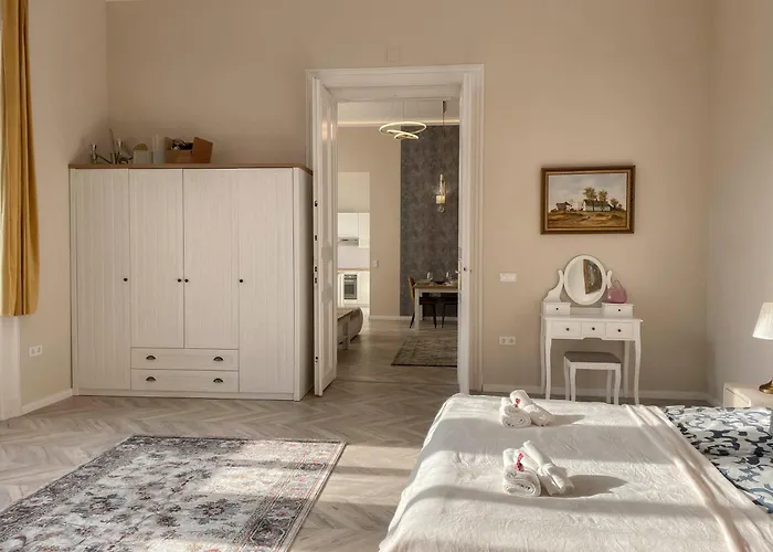 Luxury Across Iconic Building, Central, Ac, Metro 1, Sleeps 6 Lägenhet *