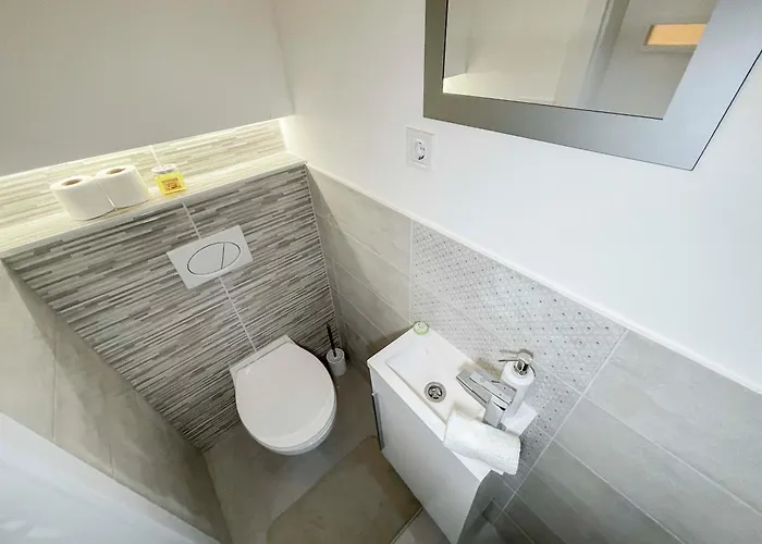 Lägenhet Luxury Across Iconic Building, Central, Ac, Metro 1, Sleeps 6 Budapest